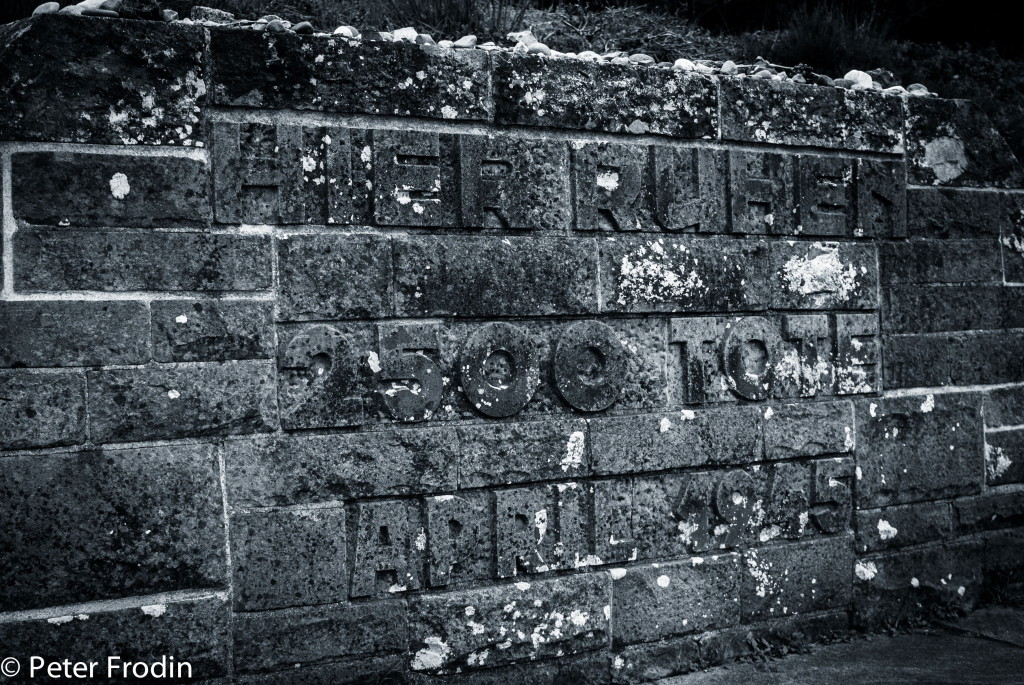 Monument över döda i lägret Bergen-Belsen